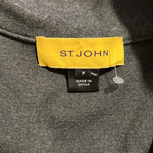 St John Women’s fur zip front vest size P - Picture 10 of 16